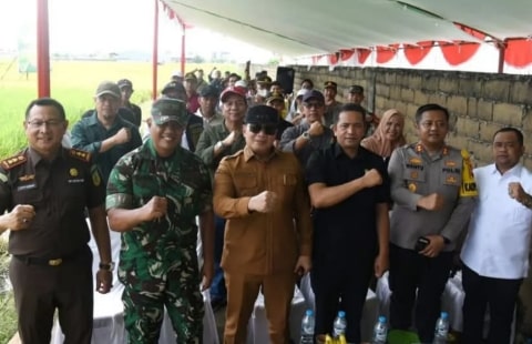 Panen Padi Serentak di Kubu Raya, Bupati Sujiwo Bersama Forkopimda Janjikan Prasarana Pertanian