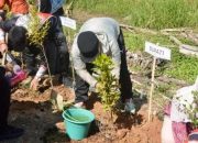 Bupati Sujiwo Ajak Lestarikan Bumi Lewat Gerakan Menanam Pohon