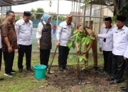 Kemenag Kalbar Launching ONE PERSON ONE TREE, Kadis LHK Mengapresiasi