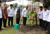 Kemenag Kalbar Launching ONE PERSON ONE TREE, Kadis LHK Mengapresiasi. Foto/Istimewa. 