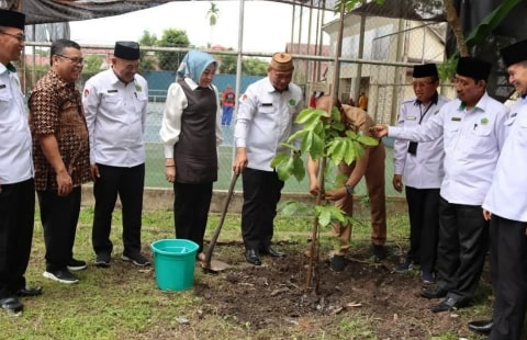 Kemenag Kalbar Launching ONE PERSON ONE TREE, Kadis LHK Mengapresiasi. Foto/Istimewa. 