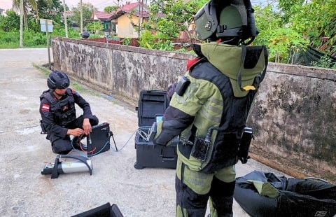 Tas Mencurigakan di Masjid Al-Kautsar Kubu Raya, Polisi Kerahkan Tim Penjinak Bom. Foto/Istimewa. 