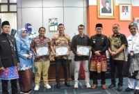 Peringati Hari Buruh, Pemkab Kubu Raya Berikan Penghargaan Tiga perusahaan. Foto/Istimewa. 