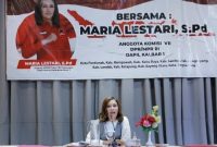 Anggota Komisi VII DPR RI, Maria Lestari, S.Pd.,M.H., saat memberikan materi Sosialisasi Empat Pilar Kebangsaan, di Hotel Golden Tulip, Kota Pontianak, Senin (21/04/25). Foto/Istimewa. 