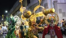 Kostum Ikonik Pontianak Pukau Penonton Karnaval Budaya di Surabaya. Foto/Istimewa. 