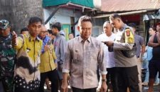 Tinjau Korban Kebakaran di Beting, Wako Edi Pastikan Bantuan Segera Disalurkan. Foto/Istimewa. 