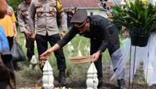 Polres Kubu Raya Gelar Upacara Pemakaman Aiptu Lukmanul Hakim. Foto/Istimewa. 