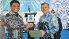 Pemkab Kubu Raya Serahkan Bantuan CSR Bank Kalbar untuk UMKM, Dorong Pertumbuhan Ekonomi Daerah. Foto/Istimewa. 