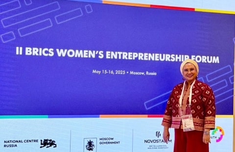 Fenty Noverita Wakili IWAPI Kubu Raya di Forum Internasional BRICS WBA 2025 Rusia