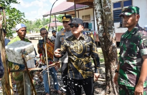 Diduga Tercemar PETI, Bupati Sujiwo Tinjau Sungai Retok