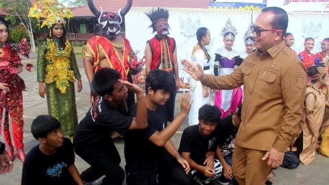 Bupati Sujiwo Apresiasi Festival Literasi Budaya Nusantara SMPN 2 Sungai Raya