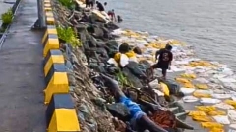 Dihantam Gelombang, Kapal Pengangkut 25 Ton Kelapa Tenggelam di Padang Tikar