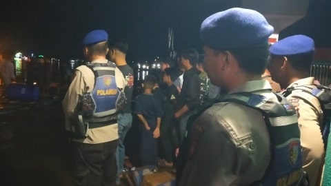 Tongkang Tak Terkendali, Kapal Pedagang di Sungai Kapuas Tenggelam