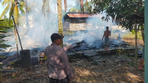 Rumah Kontrakan Tanpa Penghuni Terbakar di Kubu Raya