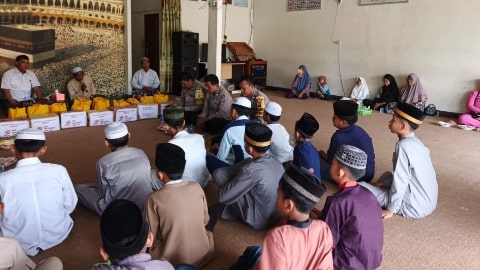 Sambut Hari Bhayangkara ke-79, Polsek Sungai Kakap Berbagi Kebahagiaan Dengan Anak Yatim
