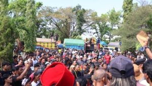 Keberatan Terhadap Kebijakan Pemprov Kalbar, Ratusan Sopir Truk Gelar Aksi Damai