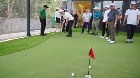 Wali Kota Edi Kamtono Resmikan First Wing Golf di Purnama 2