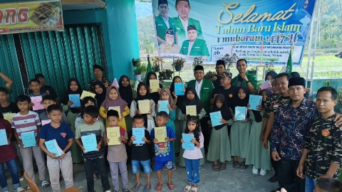 PC GP Ansor Solok Selatan Sambut Tahun Baru Hijriah dengan Berbagi Buku Tulis