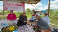 Polsek Sungai Raya Rayakan Hari Bhayangkara Bersama Petani Secara Sederhana