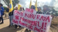 Aksi PMII di Polres Kubu Raya: Usut Mafia Oli Palsu