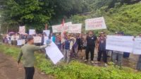 Ratusan Petani Arang di Batu Ampar Gelar Aksi Damai Tolak Penghentian Produksi
