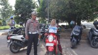 Bukan Sekadar Tilang, Polres Kubu Raya Bagikan Brosur Edukasi Lalu Lintas