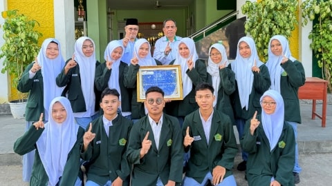 Kepala Madrasah Sholihin HZ Tekankan Disiplin, Siswa MAN 1 Pontianak Buktikan dengan Segudang Prestasi
