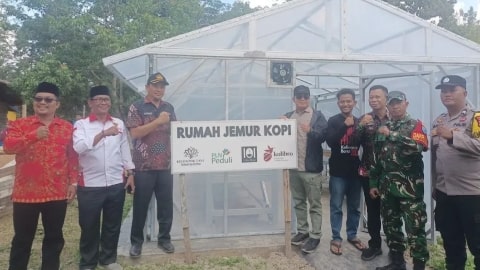 Bupati Sujiwo Tinjau Pertanian Pasak Piang, Dorong Ketahanan Pangan Desa