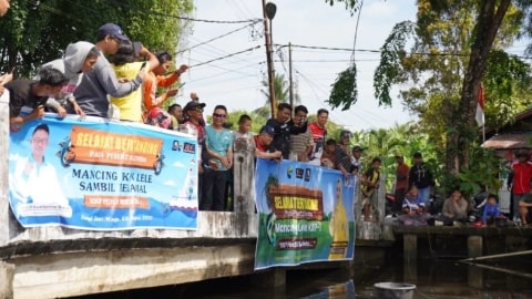 1700 Warga Pontianak Adu Skill di Lomba Mancing Lele Parit Sungai Jawi