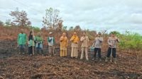Kolaborasi Polsek Sungai Raya dan Kelompok Tani Madu Sari Tanam Jagung Hibrida