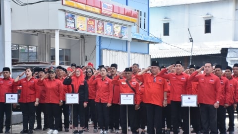 DPD PDI Perjuangan Kalbar Rayakan HUT ke-80 RI dengan Upacara dan Aksi Sosial