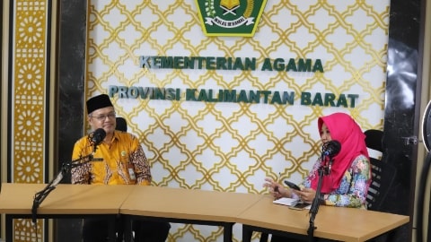 Podcast Kemenag Kalbar: MAN 1 Pontianak Cetak Siswa Berprestasi Hingga ke Level Dunia