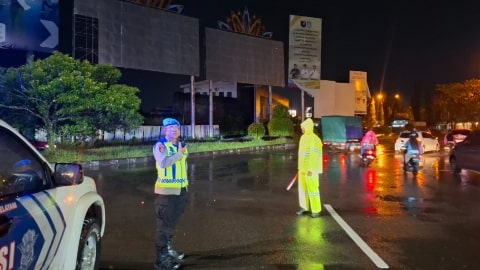 Musim Hujan, Polres Kubu Raya Imbau Pengendara Waspada Jalan Licin
