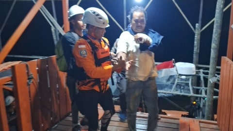 Tim SAR Selamatkan Mandor Kapal Spil Rahayu Korban Kecelakaan Kerja di Ketapang