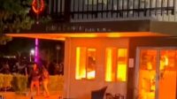 Pos Polisi Terbakar Saat Demonstrasi Massa di Depan DPRD Kalbar