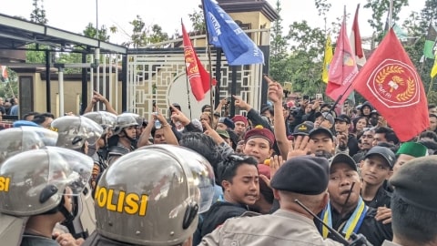 Mahasiswa dan Ojol Demo Polda Kalbar, Tuntut Kapolda–Kapolresta Dicopot