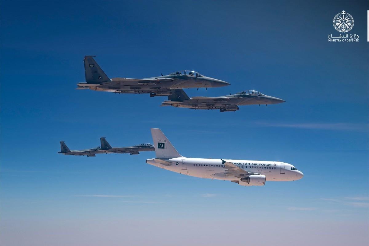 Jet Tempur Saudi dan Pesawat Perdana Menteri Pakistan.