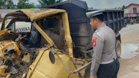 Dump Truk vs Mobil Box di Kubu Raya, Dua Orang Luka Serius