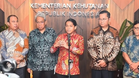 Menteri Kehutanan Raja Juli Antoni Klarifikasi Soal Isu Main Domino dengan Tersangka Pembalak Liar