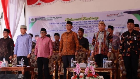 Pisah Sambut Kepala Kemenag Kapuas Hulu Digelar Spektakuler