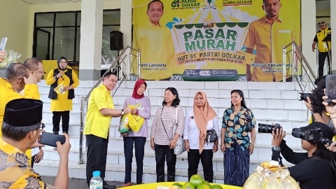 Golkar Kalbar Gelar Pasar Murah Sambut HUT ke-61