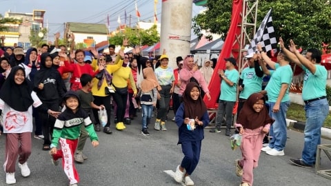 Ribuan Warga Meriahkan Jalan Sehat RRI Pontianak