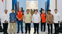 Presiden Prabowo Subianto menerima kunjungan juara dunia MotoGP Marc Marquez bersama dua pembalap muda Indonesia, Mario Aji dan Veda Ega Pratama, di Istana Merdeka, Jakarta, pada Selasa, 30 September 2025. Foto: BPMI Setpres/