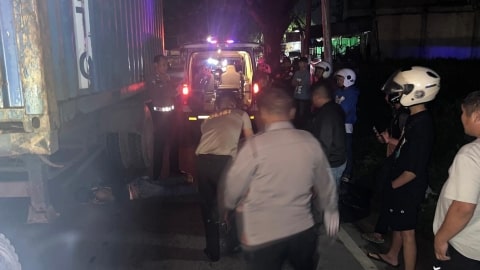 Pengendara Motor Tewas Tersenggol Truk Trailer di Sungai Ambawang