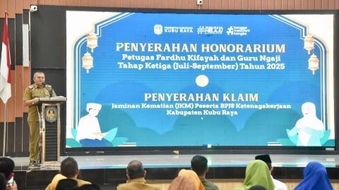 Pemkab Kubu Raya Salurkan Honorarium untuk Guru Ngaji dan Petugas Fardu Kifayah