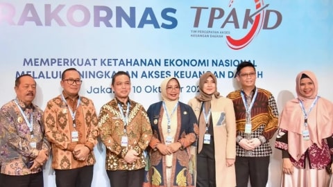 Bupati Sujiwo Dukung Program Pemerintah Perkuat Akses Keuangan dan Lawan Rentenir