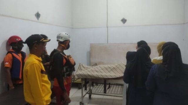 Dua Pelajar MTs Kendawangan Ditemukan Tewas Terseret Ombak, Satu Masih Dicari