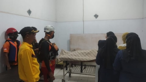 Dua Pelajar MTs Kendawangan Ditemukan Tewas Terseret Ombak, Satu Masih Dicari