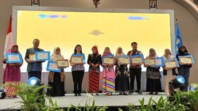 MAN 1 Pontianak Raih Peringkat II Lomba Wajah Bahasa Sekolah 2025