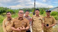 Bupati Sujiwo Pastikan Pembangunan Jalan Poros Kuala Mandor B–Sungai Enau Berlanjut Hingga Tuntas